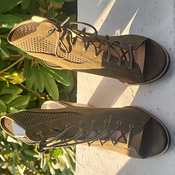 Metaphor Womens Sz 7 Tiana Green Lace Up Ankle Booties NIB - Picture 3 of 8